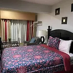 Delux Inn