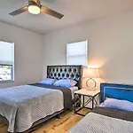 Modern Clearwater Home With Deck 9 Mi To Beach