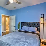 Modern Clearwater Home With Deck 9 Mi To Beach
