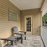 Modern Clearwater Home With Deck 9 Mi To Beach