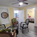 Lovely Rental Unit With Free Parking On Premises