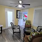 Lovely Rental Unit With Free Parking On Premises