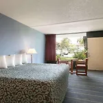 Days Inn By Wyndham Clearwater/Central