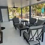 Tropical Paradise - Heated Pool, Spa & Bbq - Close To Restaurants & Beaches!