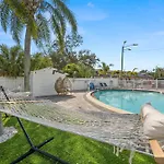 2Q Beds Studio Apt With Shared Pool 05
