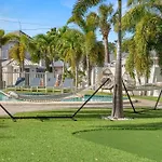 2Q Beds Studio Apt With Shared Pool 05