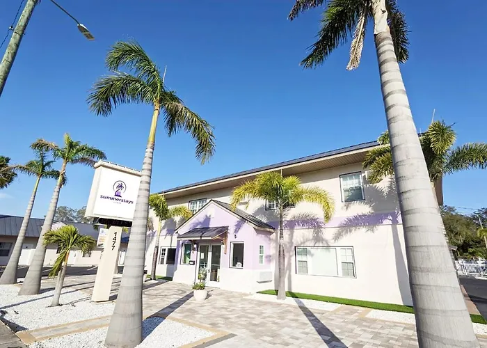 Beach Side Studio With Pool And Parking