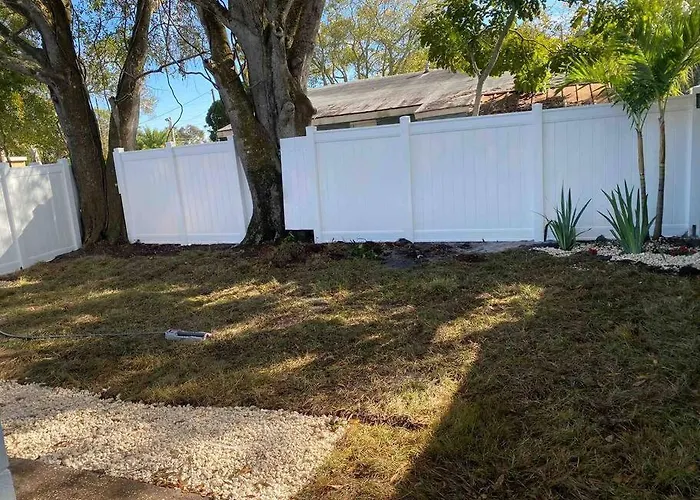Charming 2-Bedrooms Central Clearwater Apartment With Private Backyard