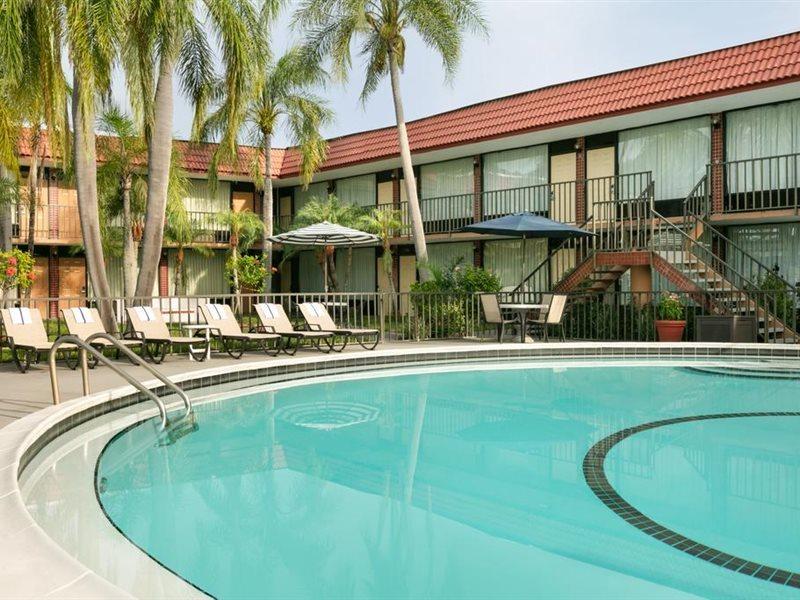 Days By Wyndham Clearwater/central Hotel 2*