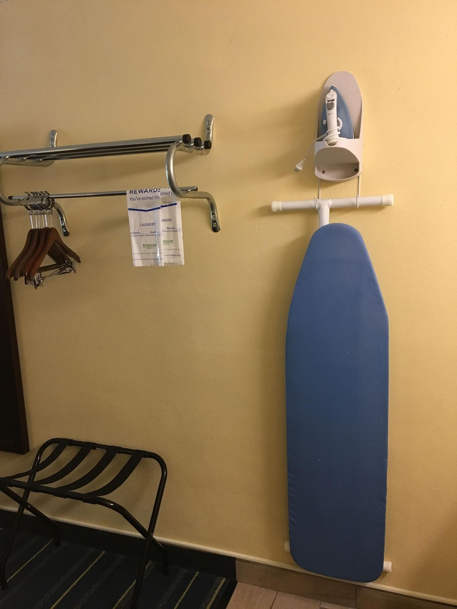 Days By Wyndham Clearwater/central Hotel 2*