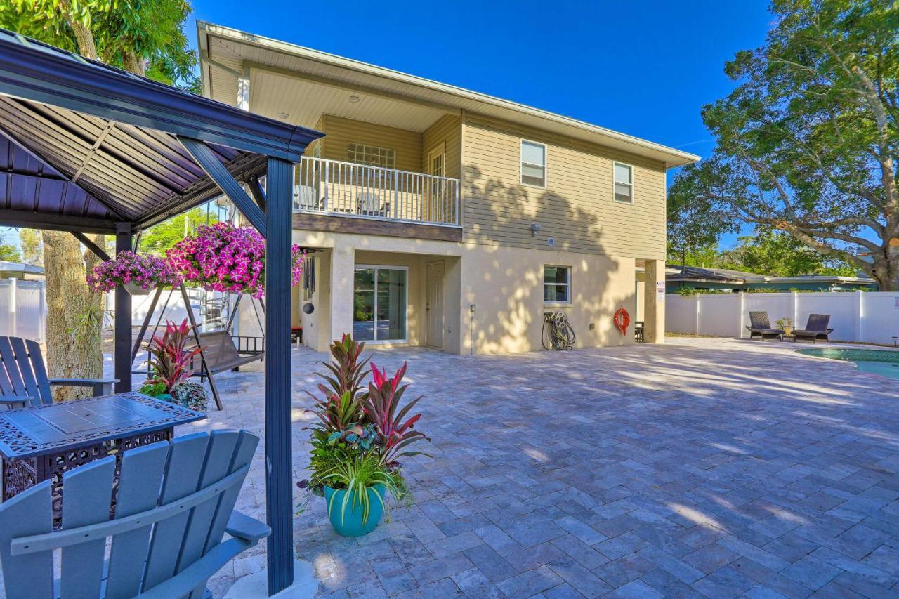 Modern With Deck 9 Mi To Holiday home *