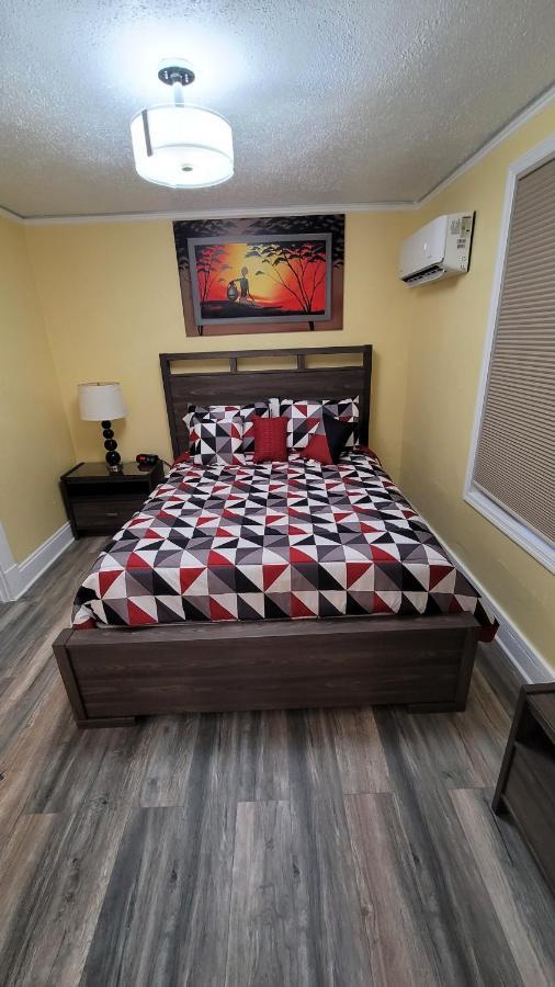 Lovely Unit With Free Parking On Premises