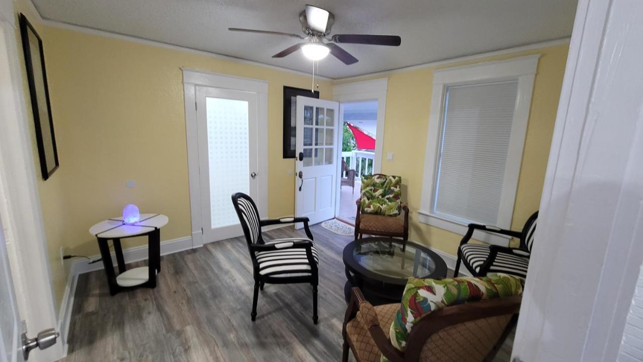 Lovely Unit With Free Parking On Premises Apartment Clearwater