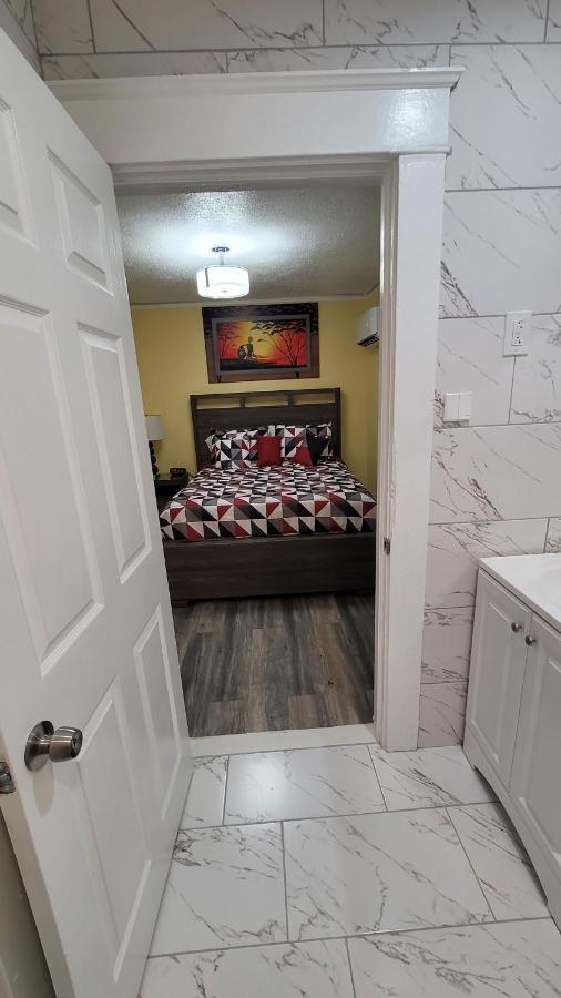 Apartment Lovely Unit With Free Parking On Premises *