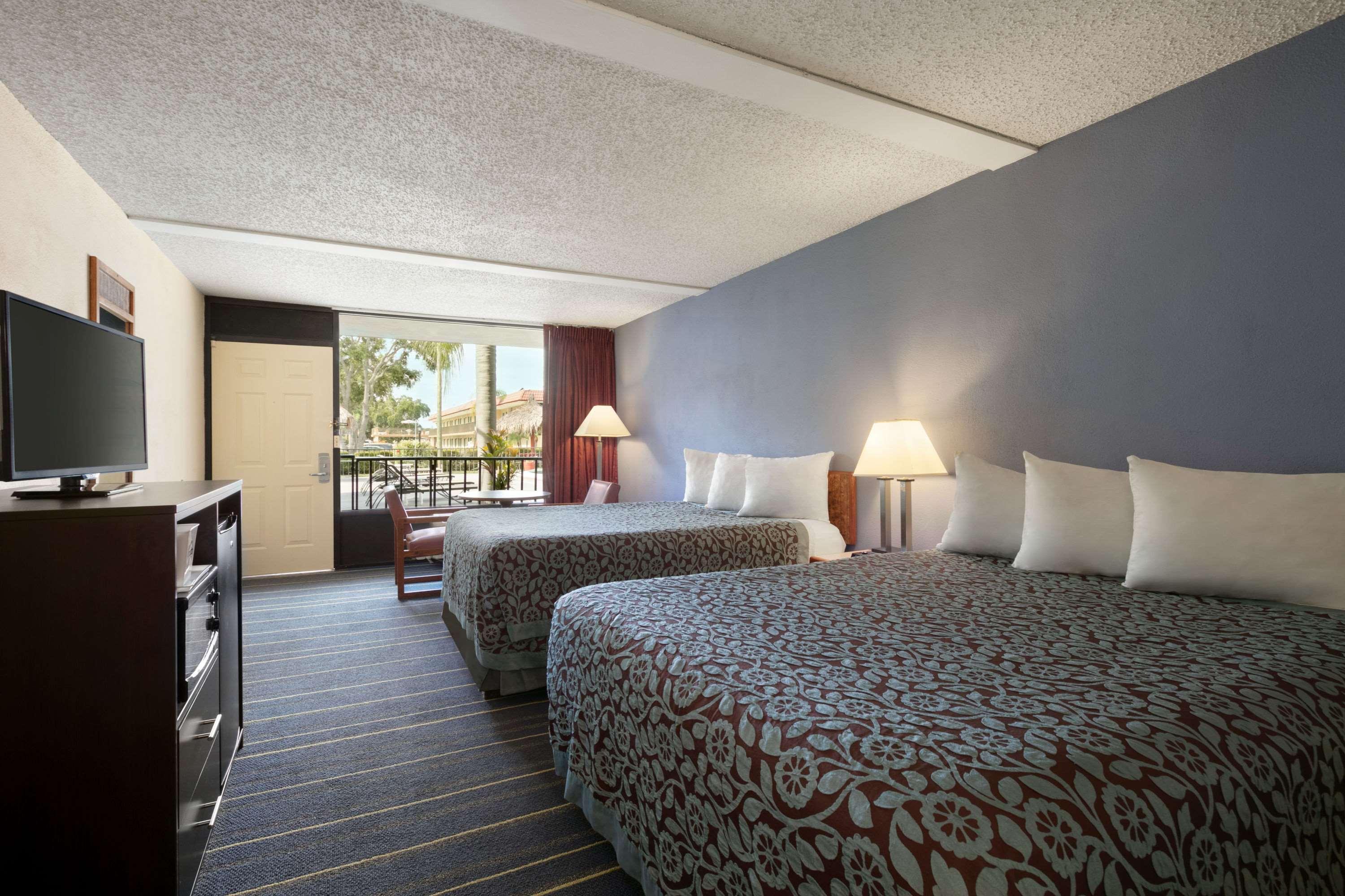 Days By Wyndham Clearwater/central Hotel 2*