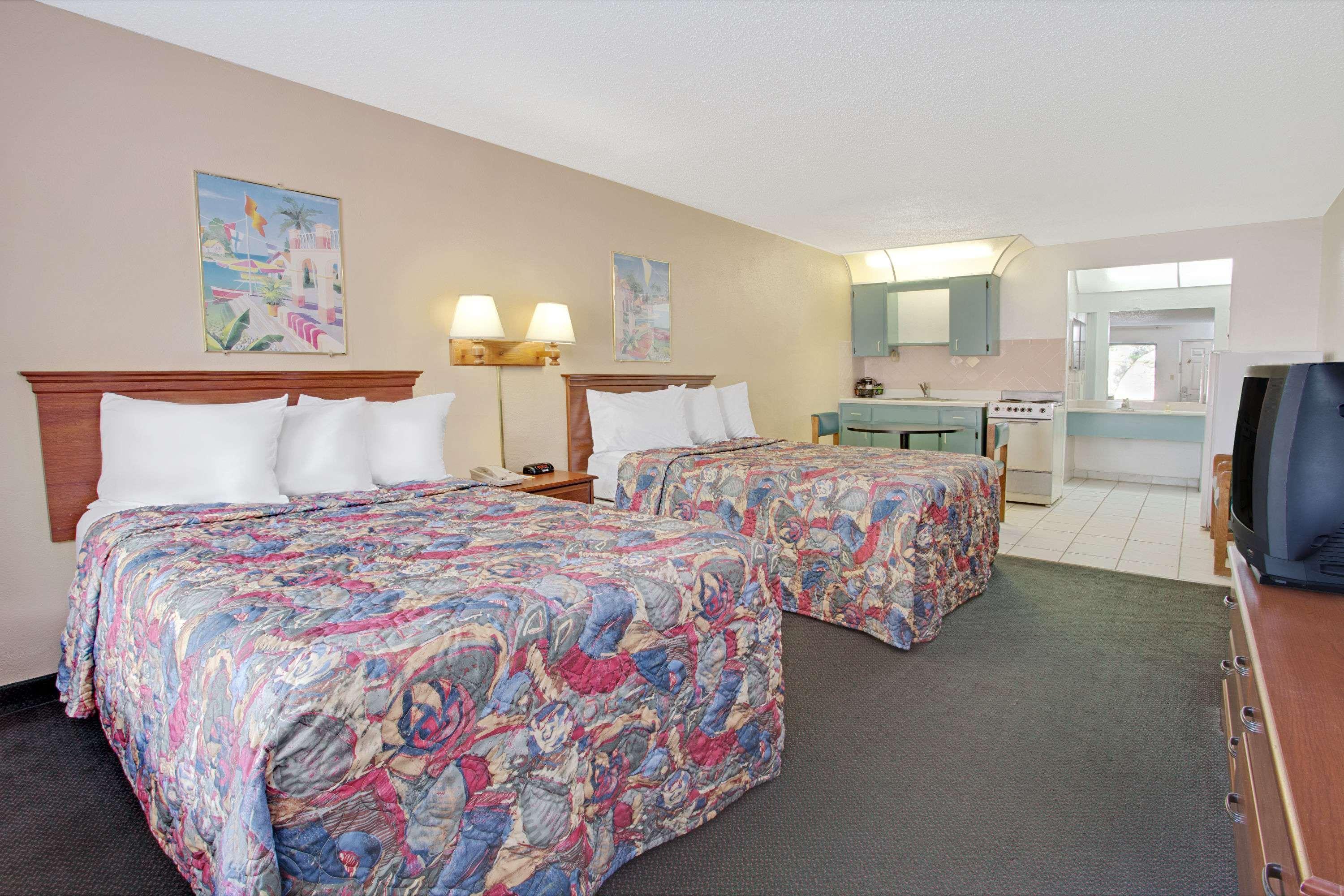Days By Wyndham Clearwater/central