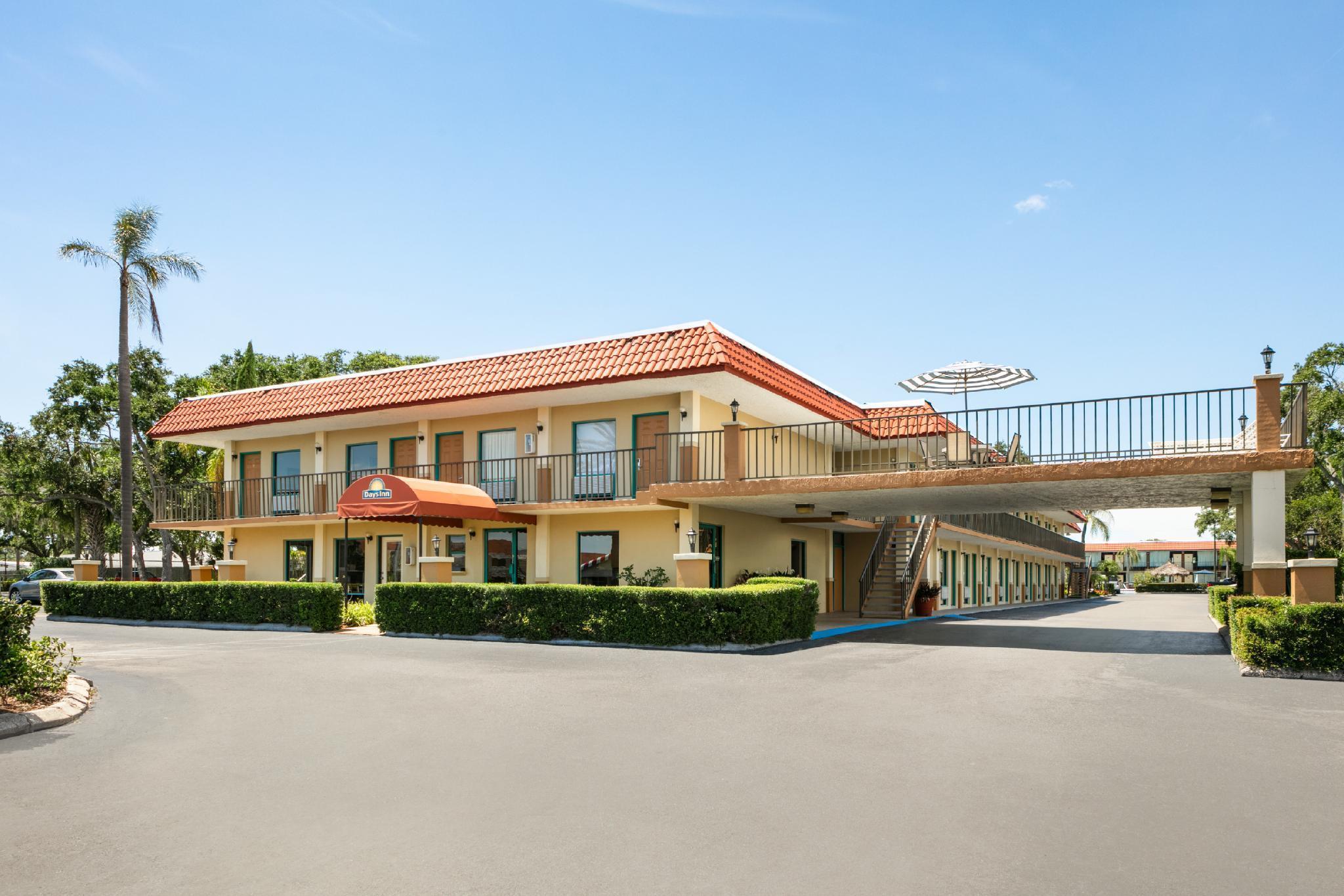Days By Wyndham Clearwater/central Hotel 2*