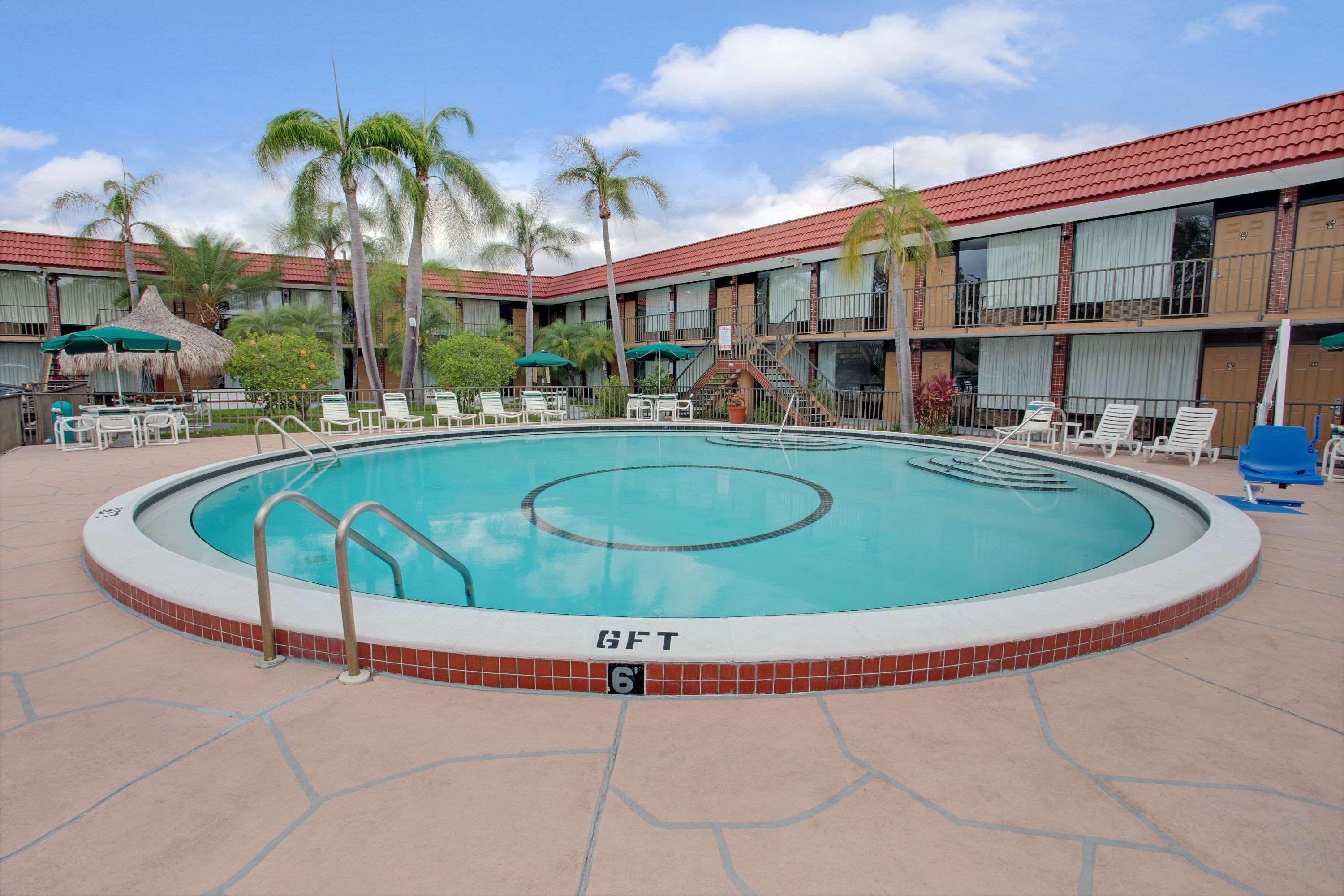 Days By Wyndham Clearwater/central Hotel Clearwater