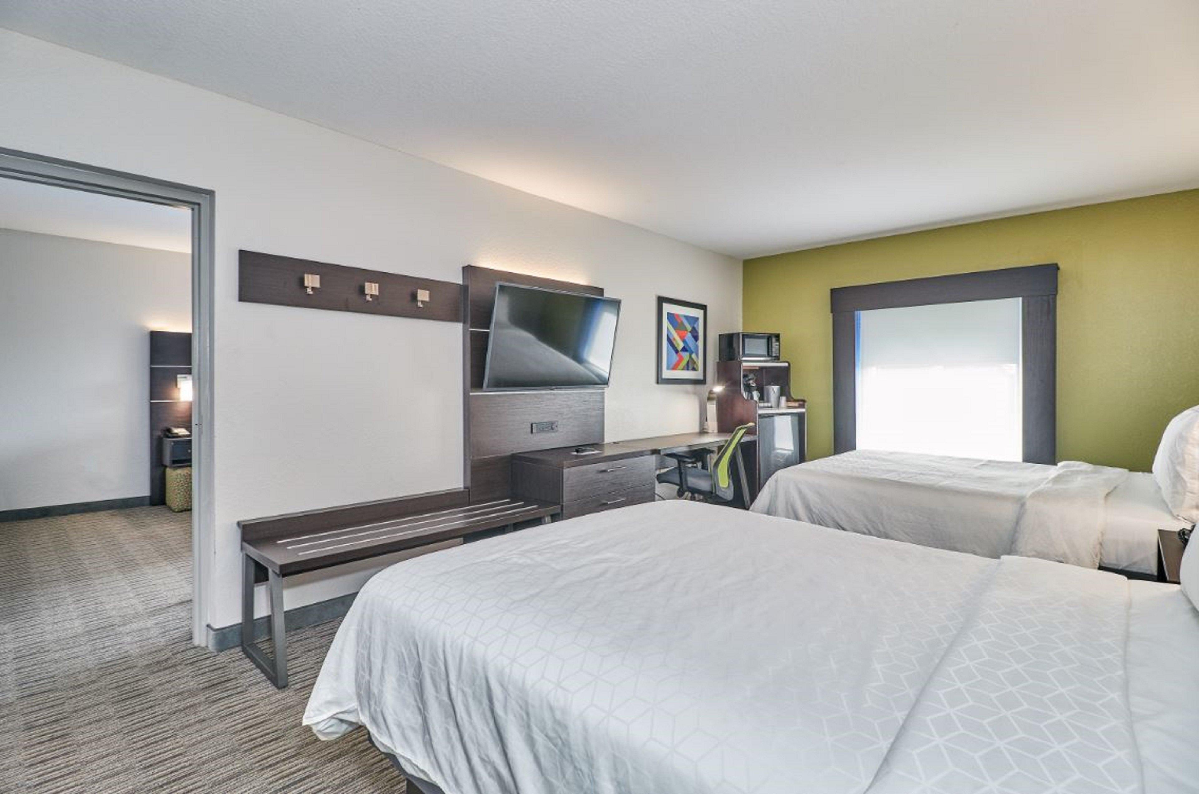 Express & Us 19 North By Ihg Clearwater
