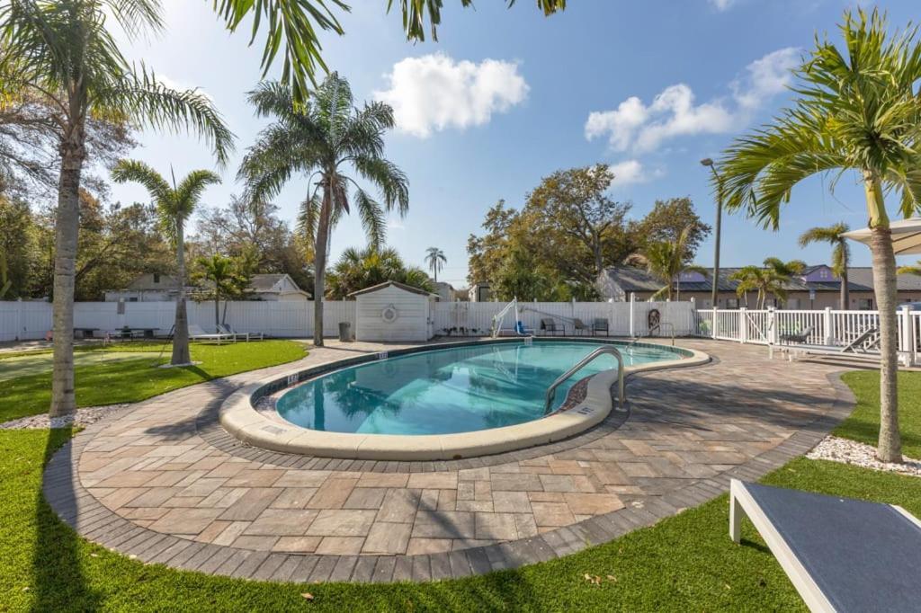 Apartment Beach Side Studio With Pool And Parking *