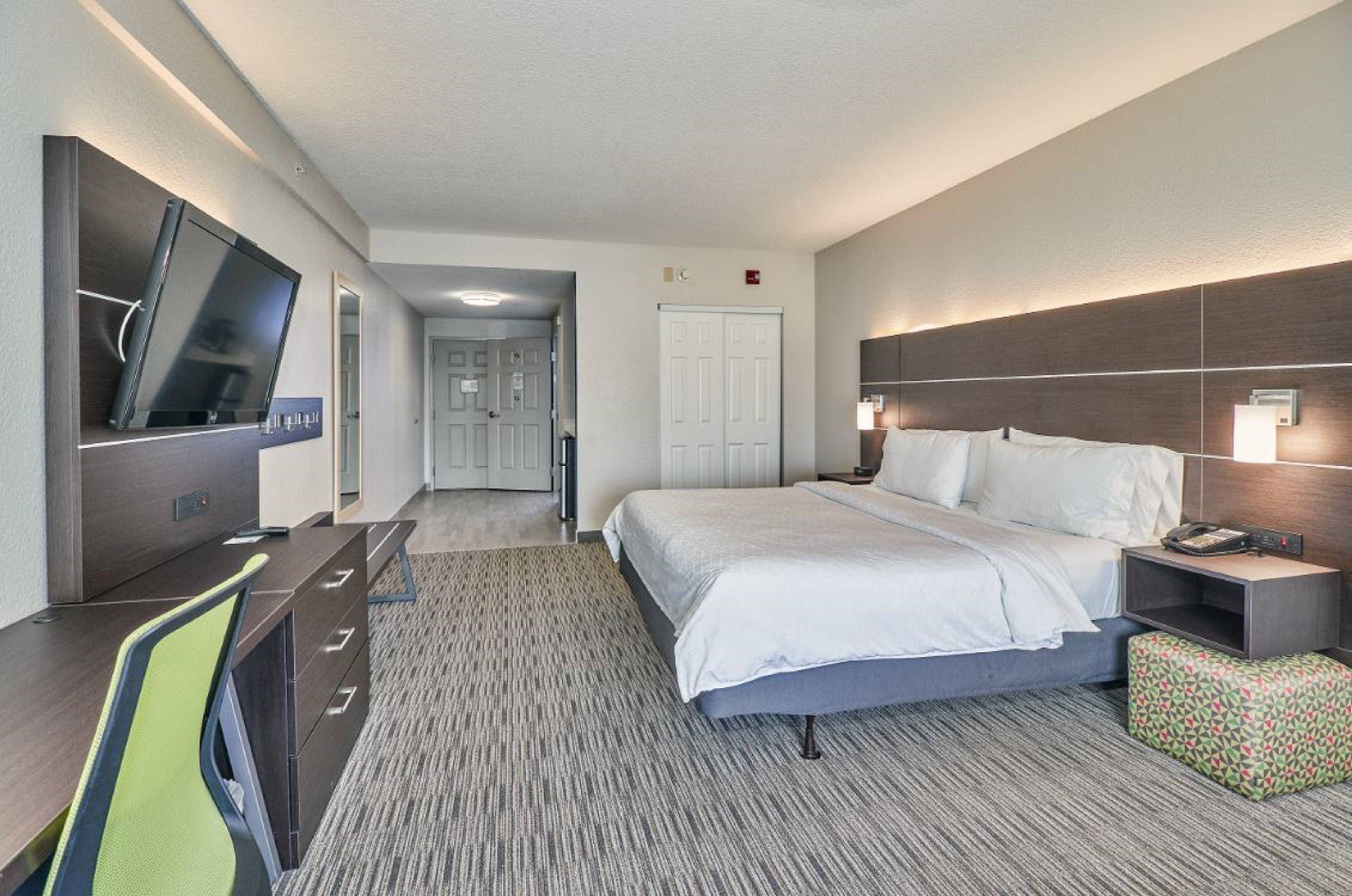 Express & Us 19 North By Ihg Clearwater