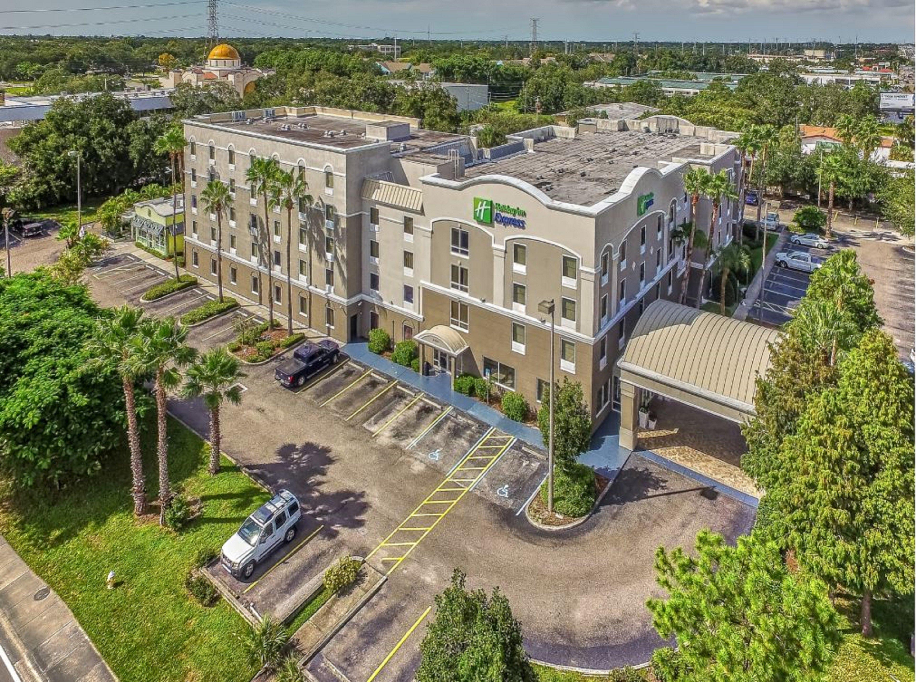 Express & Us 19 North By Ihg Clearwater