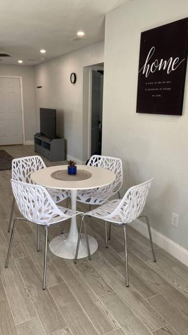 Charming 2-bedrooms With Private Backyard