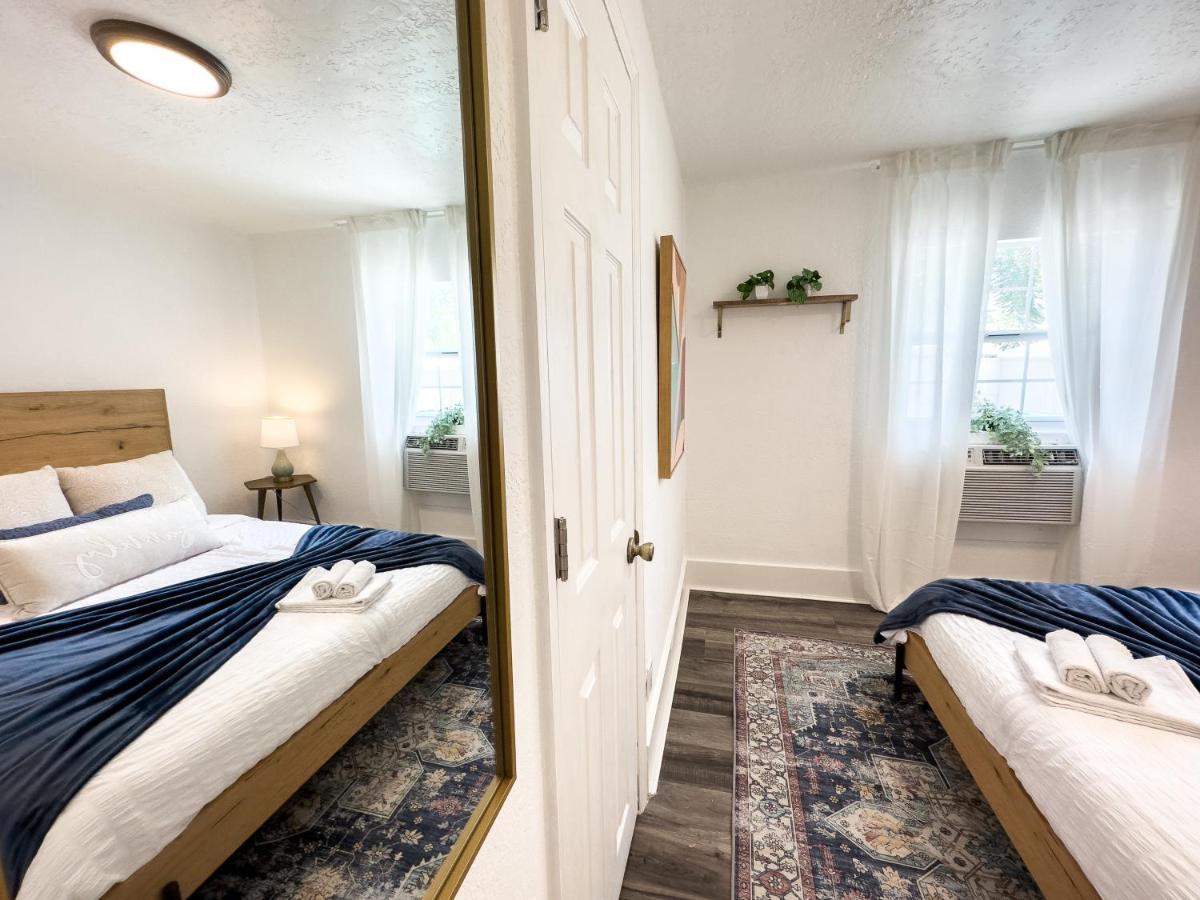 2b1b Stylish Little House W Shared Pool 511 Clearwater