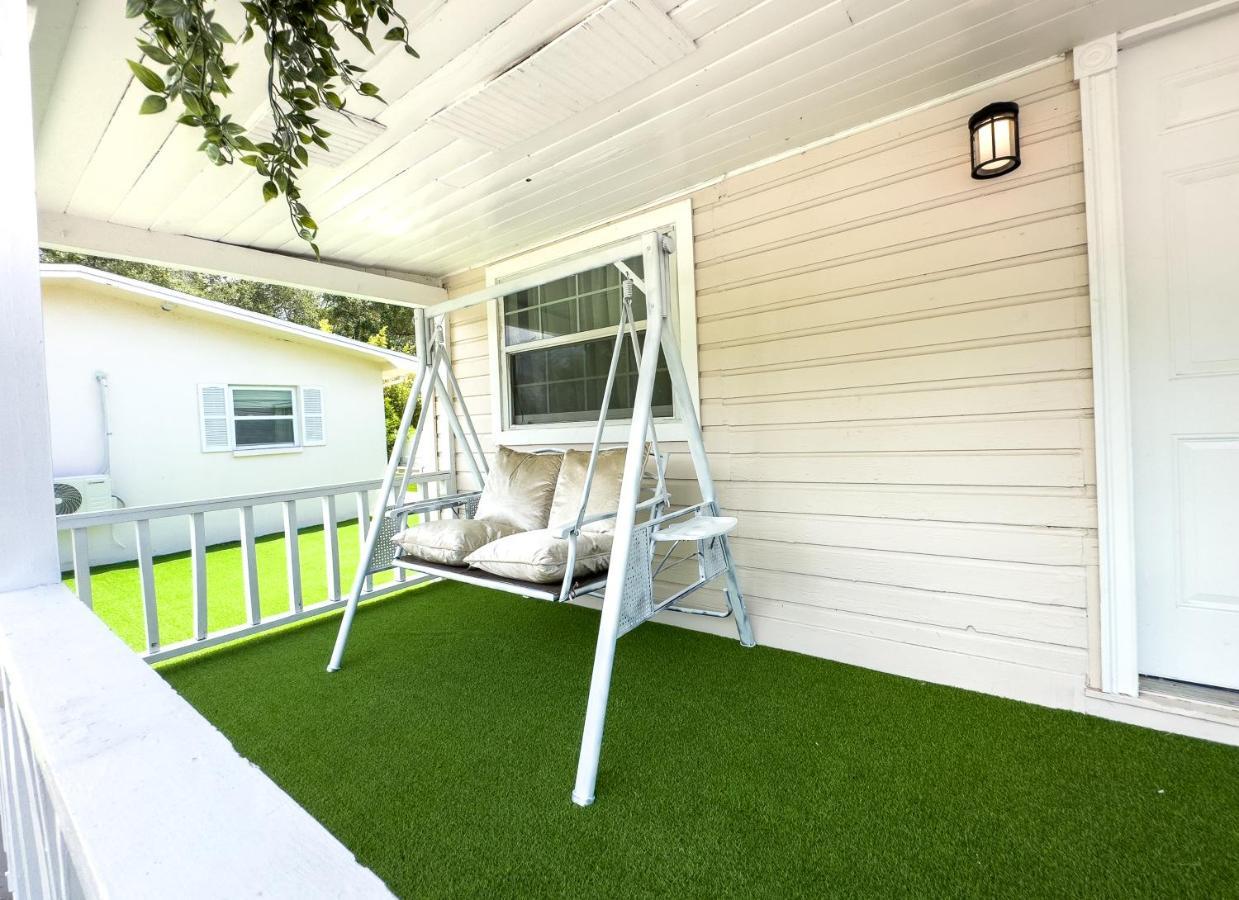 Holiday home 2b1b Stylish Little House W Shared Pool 511 Clearwater