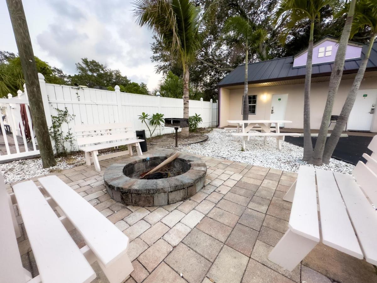 2q Beds With Shared Pool 05