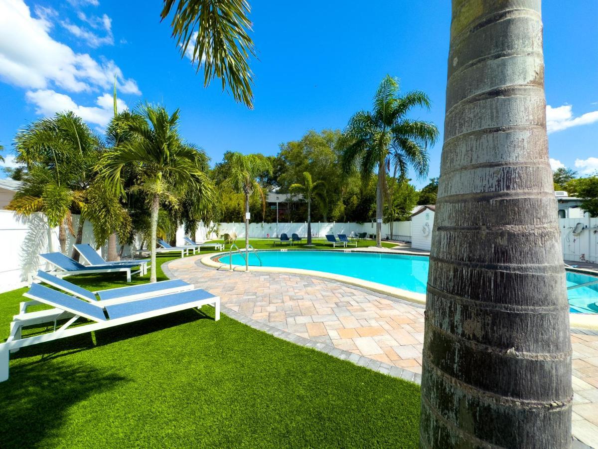 Apartment 2q Beds With Shared Pool 05 Clearwater
