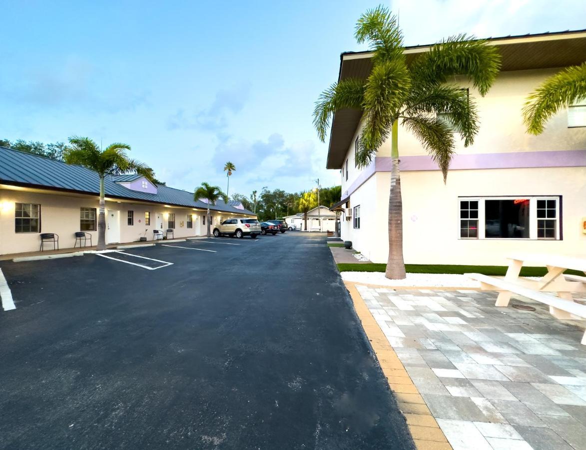 2q Beds With Shared Pool 05 * Clearwater