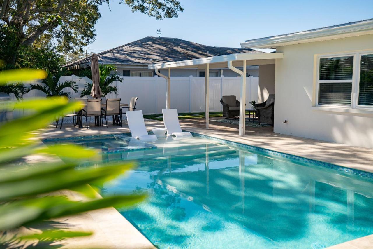Heated Pool Hot Tub & Dunedin Pet Friendly Holiday home *