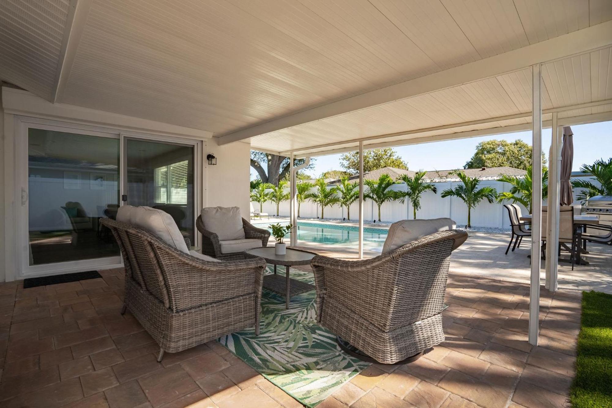 Heated Pool Hot Tub & Dunedin Pet Friendly Clearwater