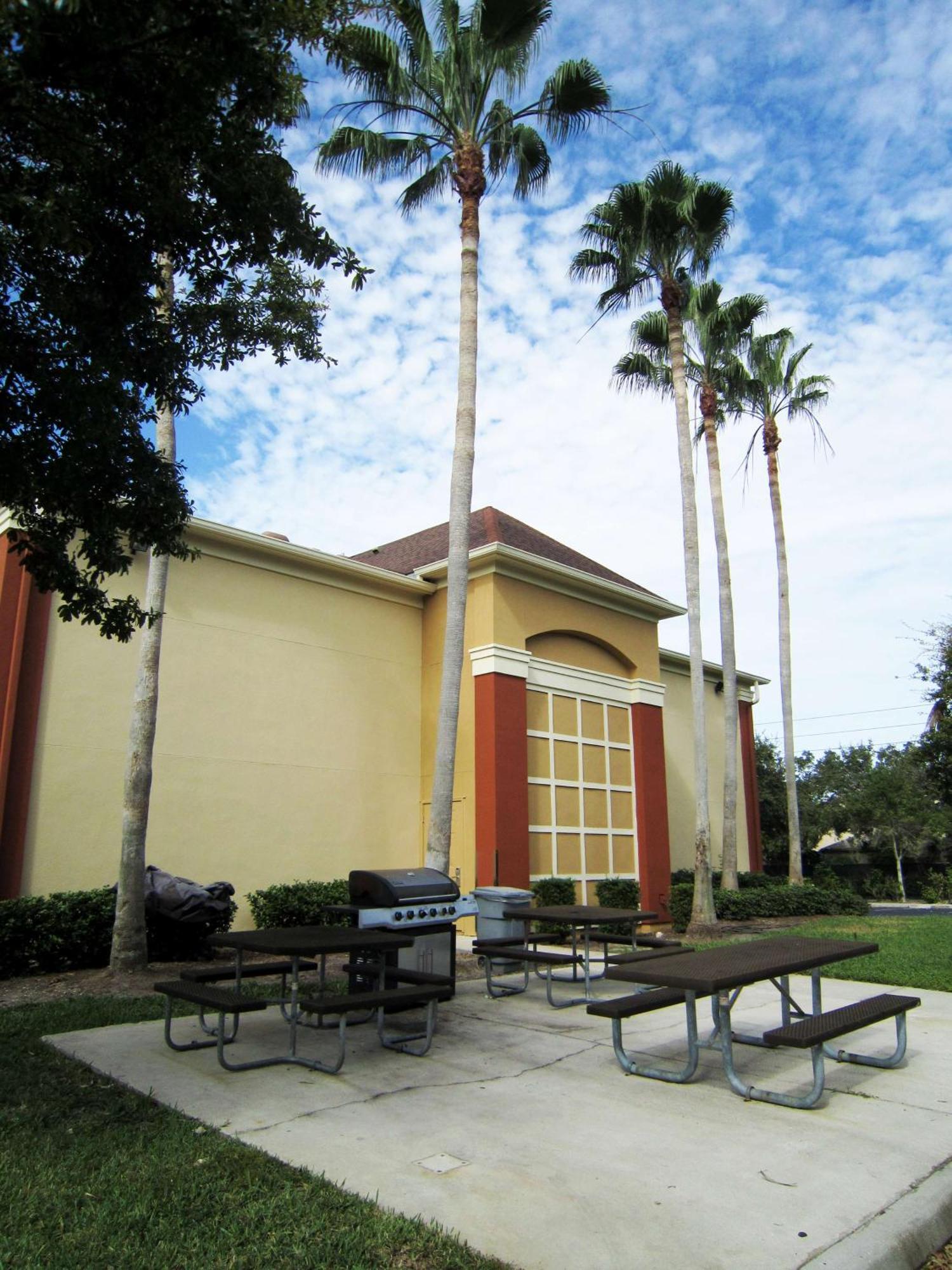 Extended America - - Carillon Park Hotel 2*