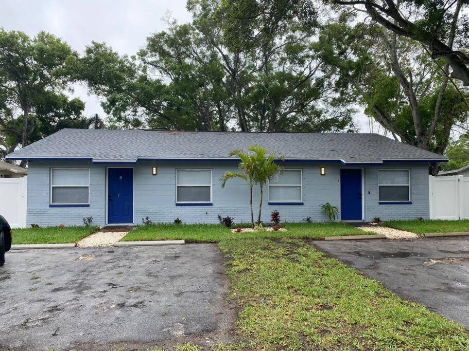 Charming 2-bedrooms With Private Backyard Apartment Clearwater