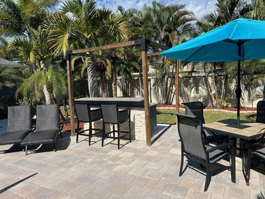 Tropical Paradise - Heated Pool, & Bbq - Close To Restaurants & Beaches! Clearwater