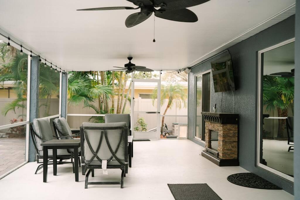 Tropical Paradise - Heated Pool, & Bbq - Close To Restaurants & Beaches! *
