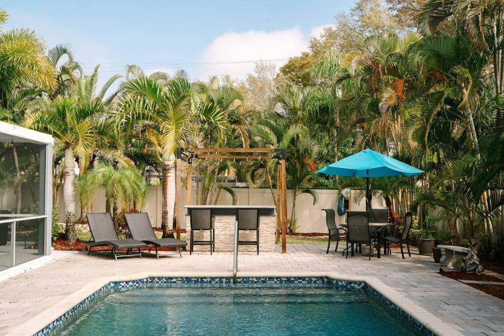 Holiday home Tropical Paradise - Heated Pool, & Bbq - Close To Restaurants & Beaches! Clearwater