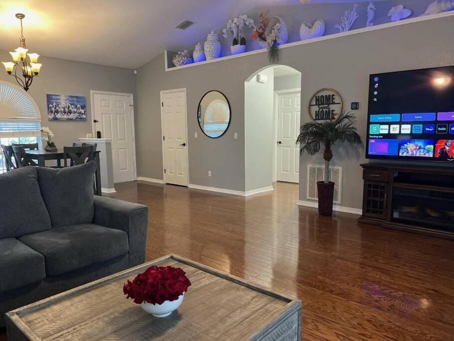 Tropical Paradise - Heated Pool, & Bbq - Close To Restaurants & Beaches! Holiday home Clearwater