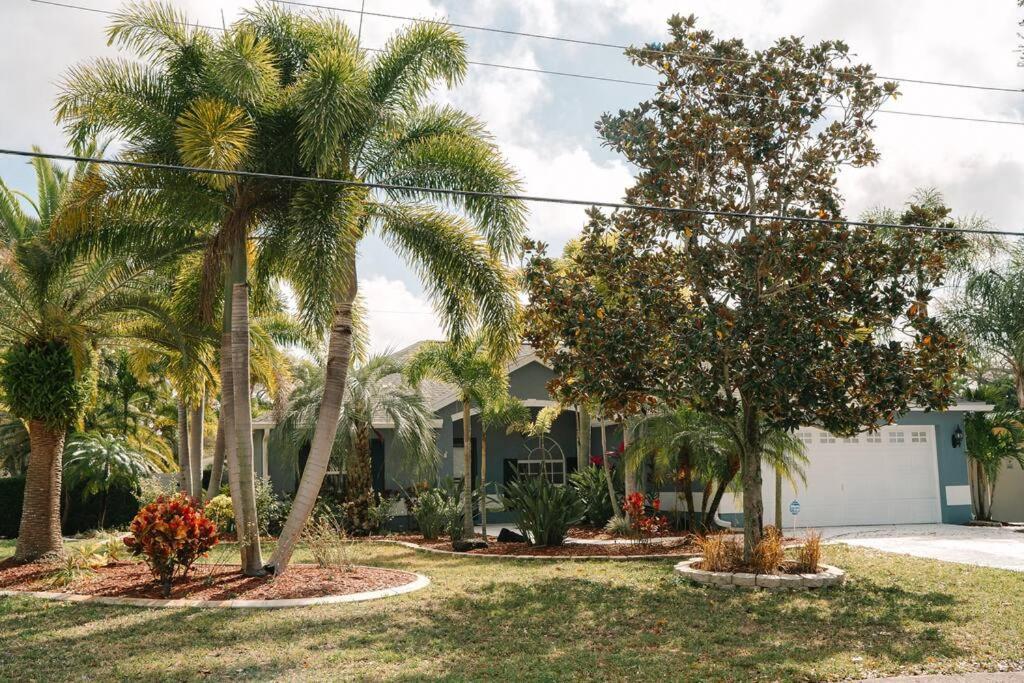 Tropical Paradise - Heated Pool, & Bbq - Close To Restaurants & Beaches! Clearwater