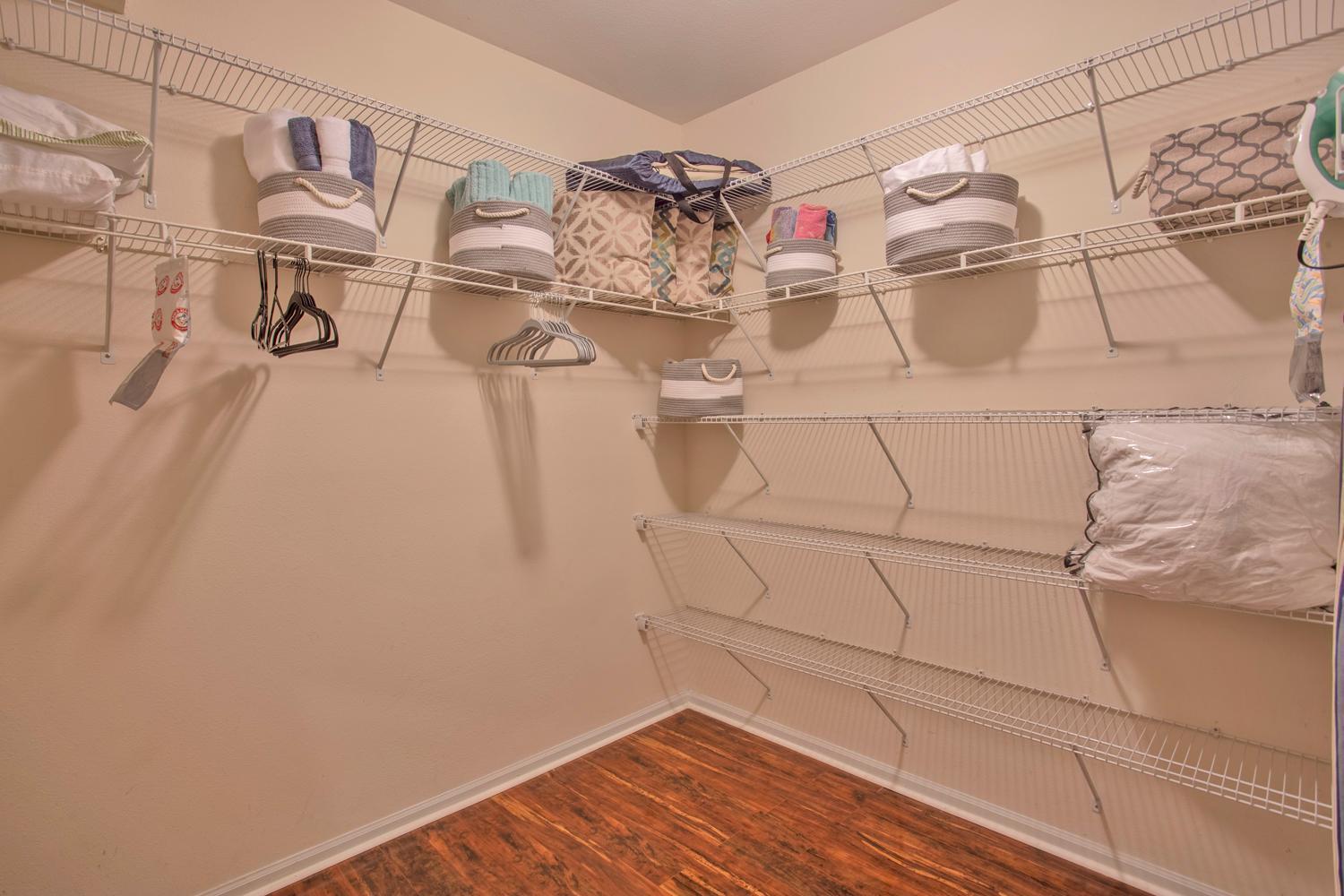 New 2bed2bath - - Free Wi-fi And Parking * Clearwater