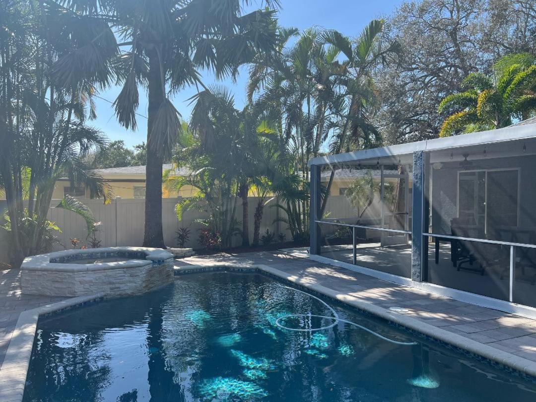 Tropical Paradise - Heated Pool, & Bbq - Close To Restaurants & Beaches! * Clearwater