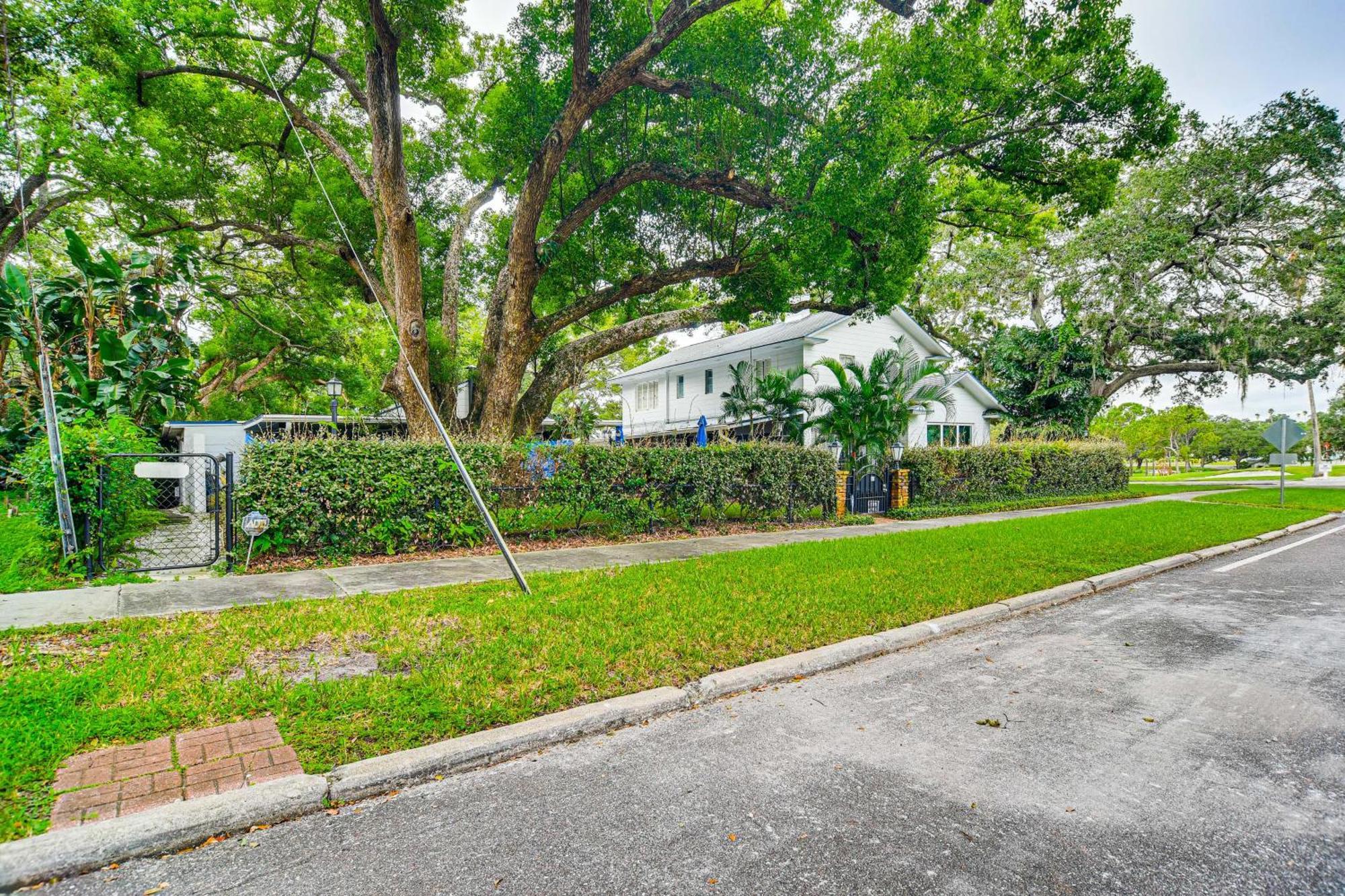 Peaceful Near Golf Course In Clearwater! *