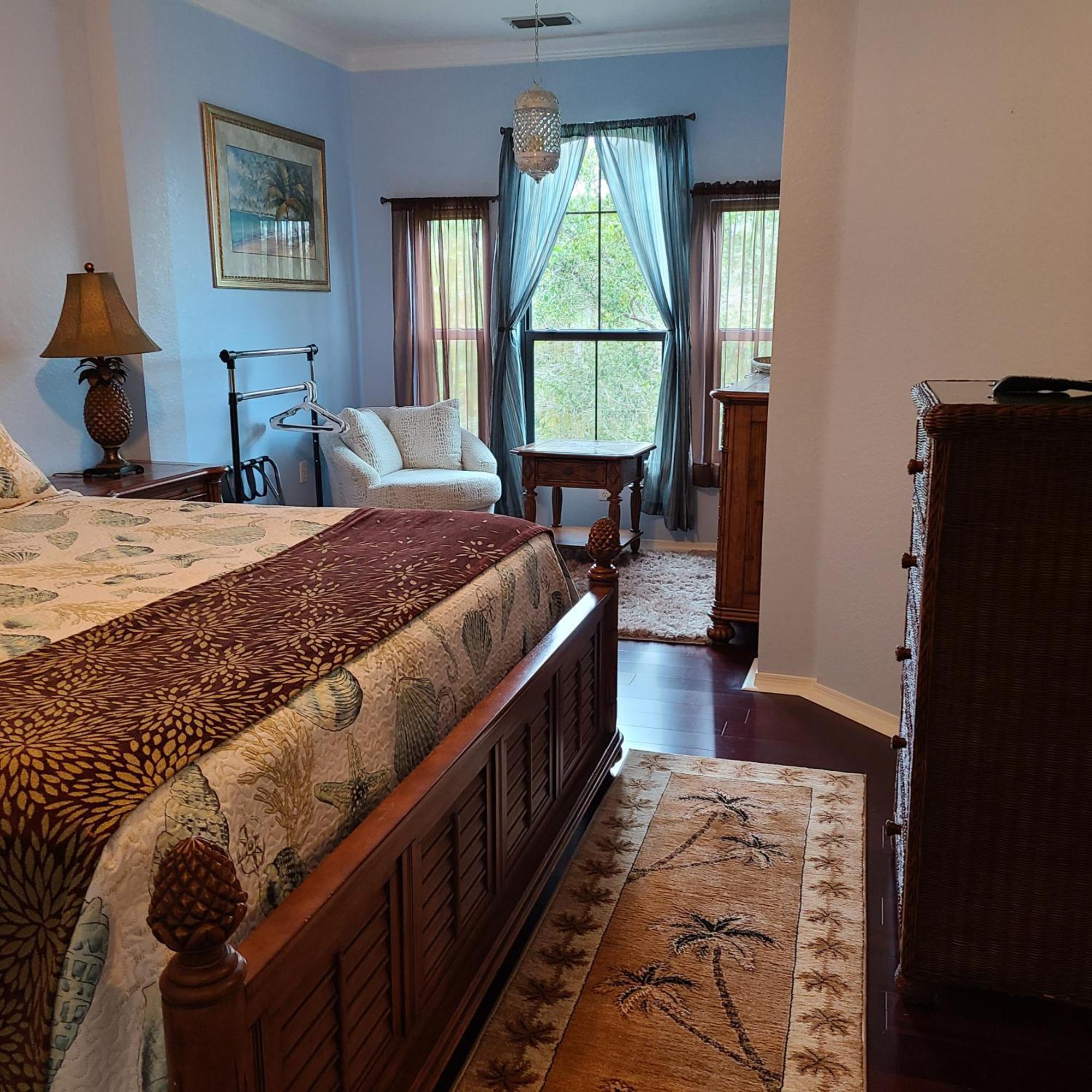 Bayview Apartment *