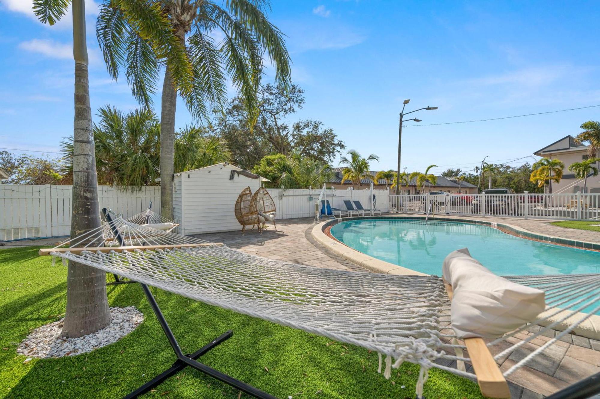 2q Beds With Shared Pool 05 * Clearwater