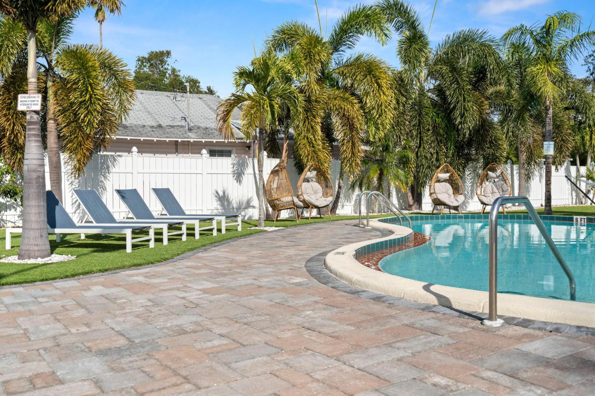2q Beds With Shared Pool 05 Apartment