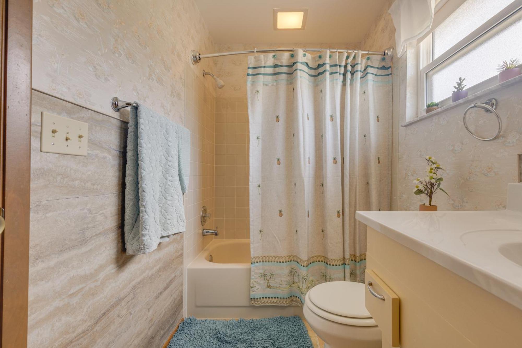 King Size Bed, Private Bathroom, Flat Tv * Clearwater
