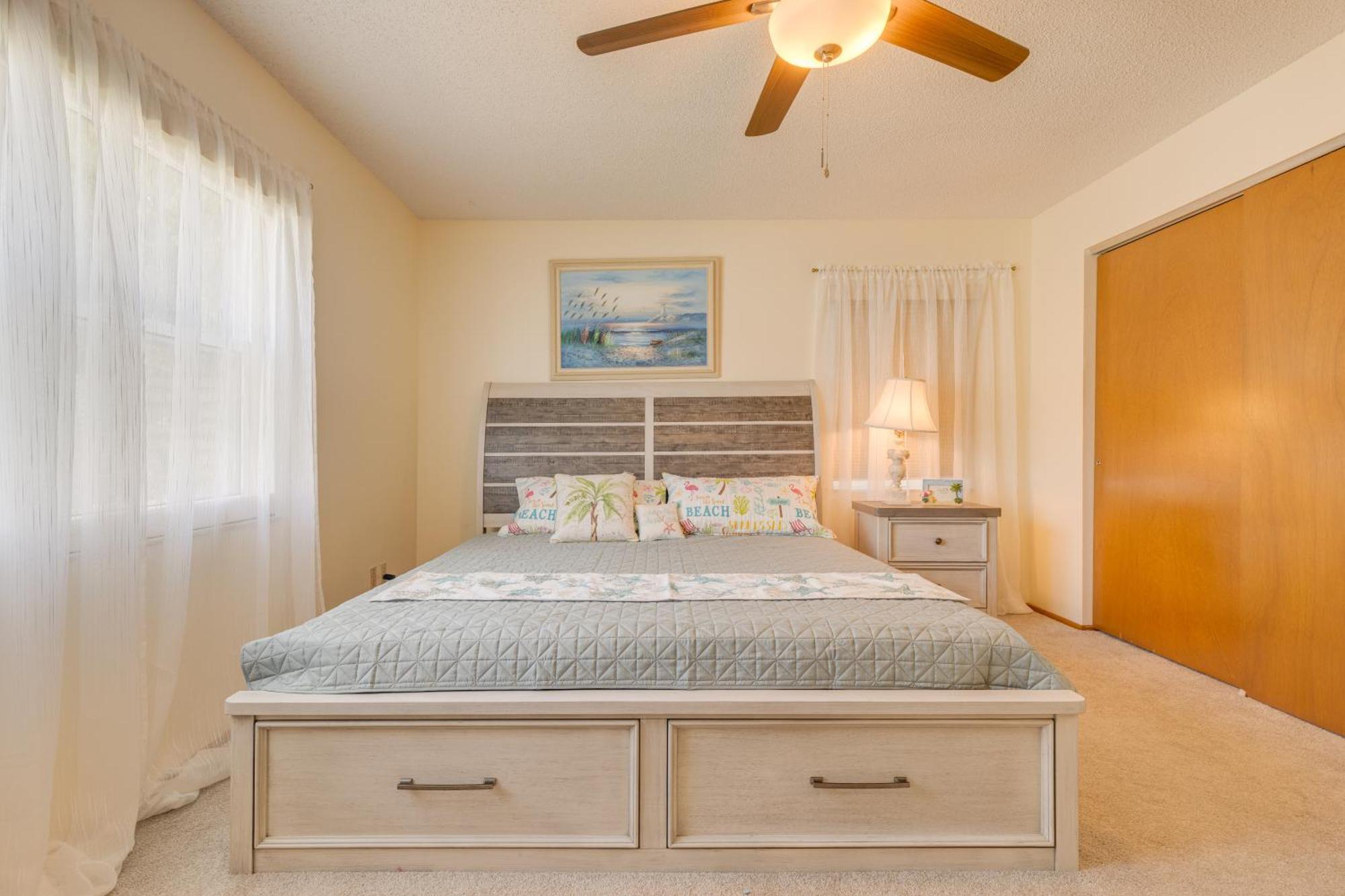 King Size Bed, Private Bathroom, Flat Tv Homestay *