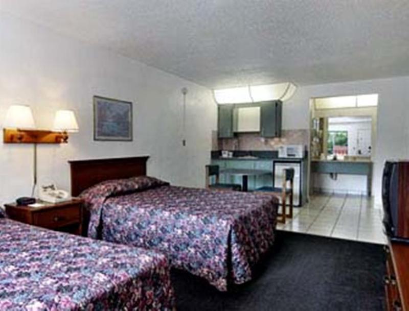 Days By Wyndham Clearwater/central Hotel